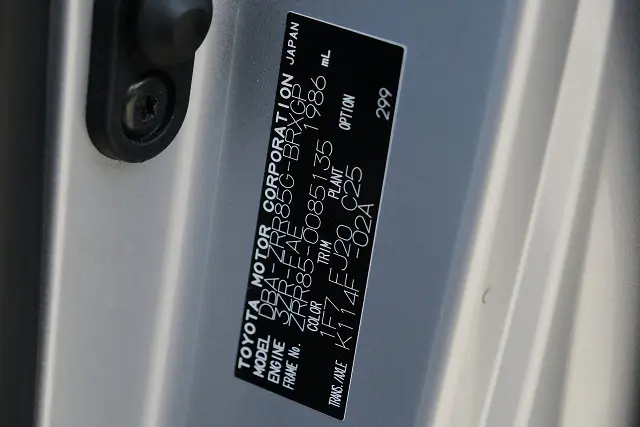 ヴォクシー 2.0 V 8人 4WD 0085135 ｜ PapaMama CAR'S