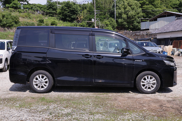 ヴィヴィ ヴォクシー 1.8 V ハイブリッド 0120310 ｜ PapaMama CAR'S