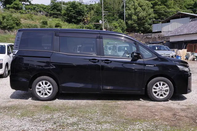 ヴォクシー 1.8 X ハイブリッド 0272494 ｜ PapaMama CAR'S