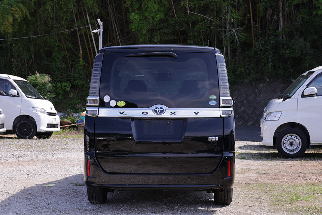 ヴィヴィ ヴォクシー 1.8 V ハイブリッド 0120310 ｜ PapaMama CAR'S