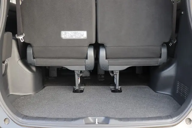 ヴォクシー 2.0 X 8人 0598311 ｜ PapaMama CAR'S ｜ カスタム中古車