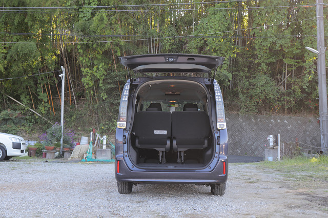 ヴォクシー 2.0 X 7人 0213544 ｜ PapaMama CAR'S ｜ カスタム