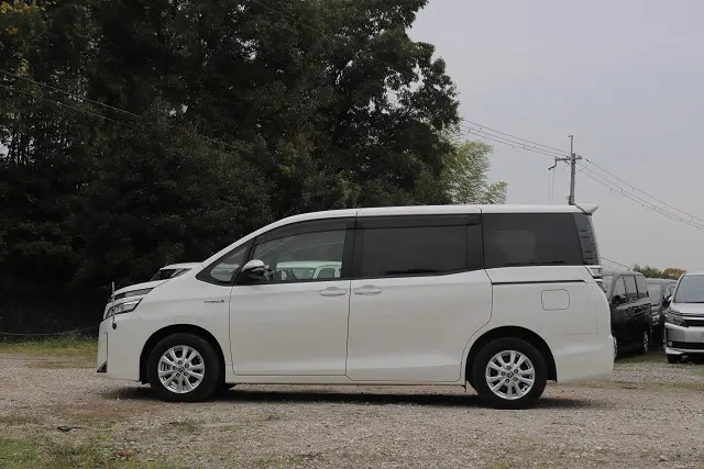 ヴォクシー 1.8 V ハイブリッド 0380535 ｜ PapaMama CAR'S