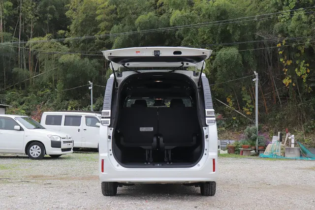 ヴォクシー 1.8 V ハイブリッド 0380535 ｜ PapaMama CAR'S